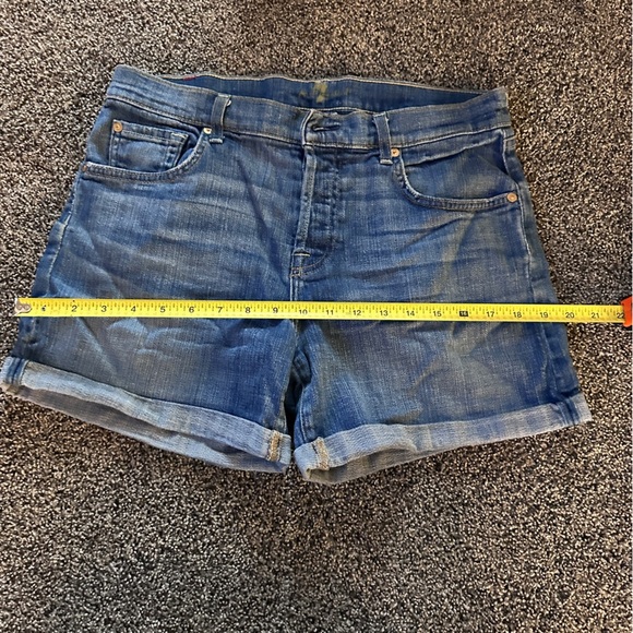 7 For All Mankind Denim Shorts Cuffed Mid Rise Blue Distressed Size 28 Summer - Picture 11 of 12